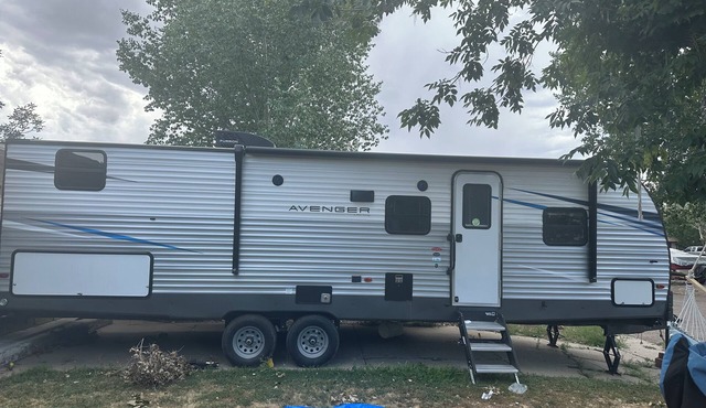 33’ pet friendly Tavel Trailer, sleeps 10. Great for families.