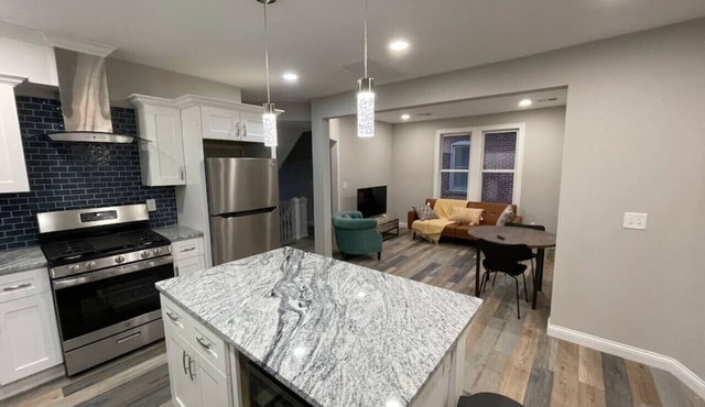 33 W. Moler (Upstairs) · Modern Chic in German Village & Merion Village Area