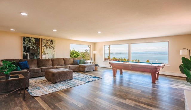 3300 sq ft beach house with amazing water view, hot tub,and private beach access