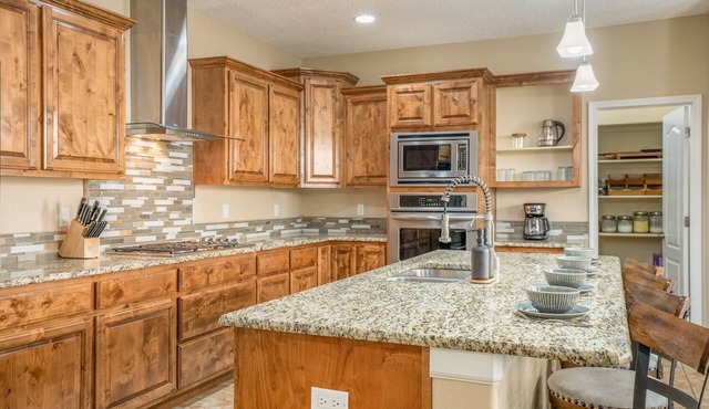 3300SF of Modern Luxury - Spa/Work Space/Gym/Game Room - Pet Friendly!