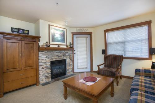 3304 - One Bedroom Den Standard Powderhorn Lodge