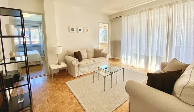 332 * Near the lake and city center !