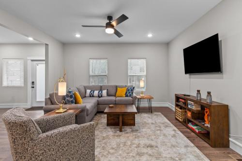 3323 Uptown Elegant Escape