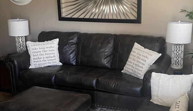 333 is 5 minutes from the dam with boat launch and tritoon boat for rent.