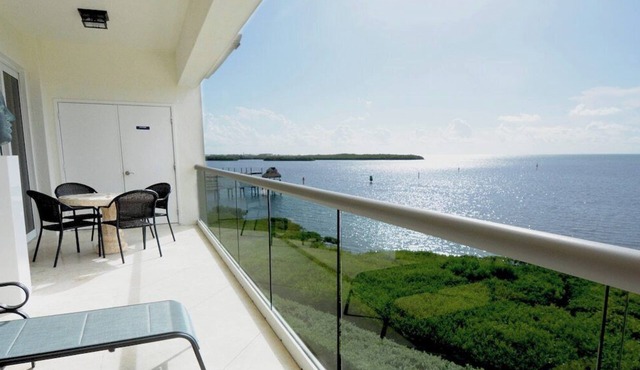 333 Mariners Club - 3 bedroom condo with panoramic ocean views