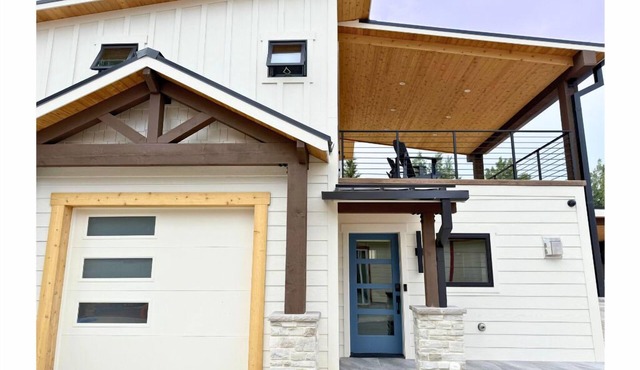 338290 Luxe Loft of Woodland Park COnNew Hot Tub Fireplace nBalcony Views
