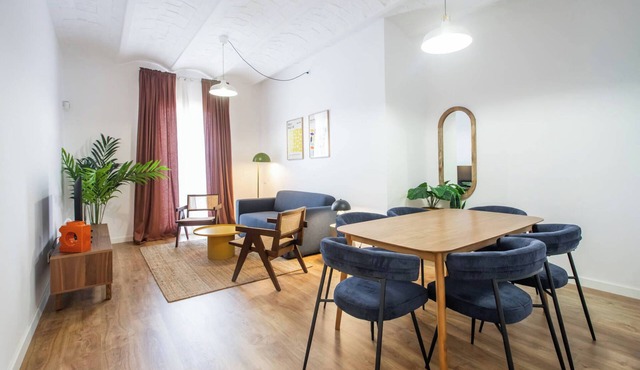 33PAR1094 - Magnific 2BR Flat in Poble Sec
