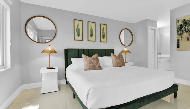 340A - Boca Retreat w/Pool, Parking, Near Evert Tennis & Shops