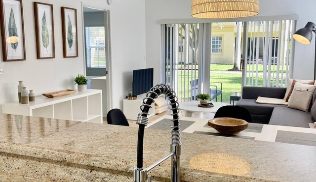 340B - Boca Retreat w/Pool, Parking, Near Evert Tennis & Shops