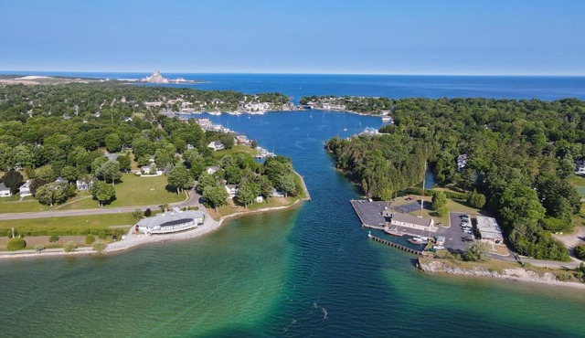344 Edgewater Inn