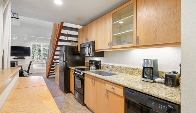 346 | King Loft - Ski In/Out, Steps to Slopes