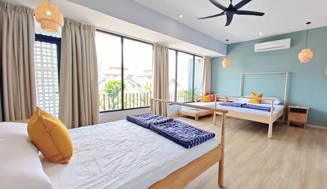 35 BeachHouse Batu Ferringhi 7 Bedroom 7 Bathroom 5 min from the beach!