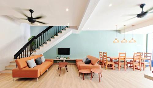 35 BeachHouse Batu Ferringhi 7 Bedroom 7 Bathroom EV friendly