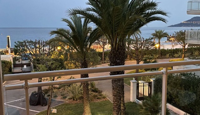 35. Close to the beach with a terrace, sea view, parking and a pool