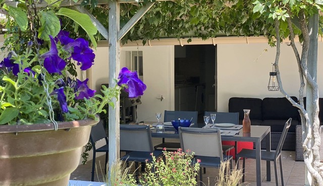 35 m2 Apartment in Orange (Vaucluse). 15' walking distance from the city heart