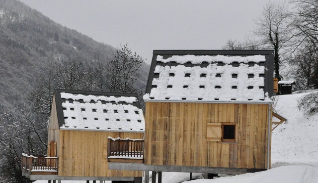 35 m² detached wooden chalet with terrace overlooking the mountains