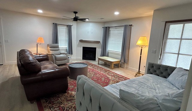 35 min to Oxford 75 min Graceland