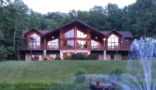 35 min to Penn State with Pond and Hot Tub