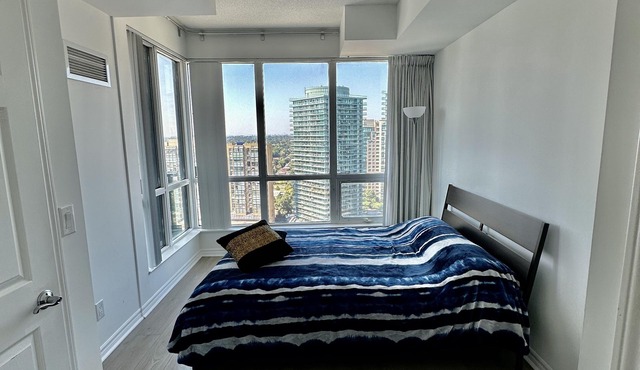 35% OFF! Winter Comfort Oasis &Subway &Parking, Pool,Buzzing Restaurant District