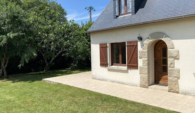350 - Charming house in the village of Plévenon