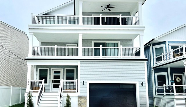 < 350 ft to Beach/Ocean View/Family Friendly/Elevator/Linens Included