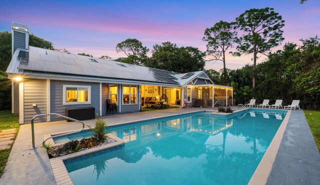 3500² ft Luxe 4/4 - Htd LapPool, Arcade HotTub, ADU, Fully Fenced, Gated.