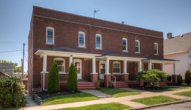 3507 Fabulous Midtown Townhome! Walk to TWO entertainment districts!