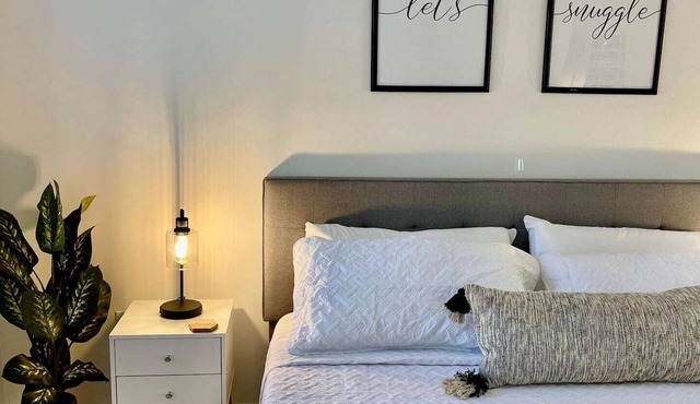 350A - Boca Retreat w/Pool, Parking, Near Evert Tennis & Shops