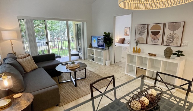 350C – Spacious Top-Floor Corner Apt w/Washer & Dryer