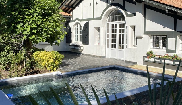 350m from Betey's beach- House for 9 with a pool