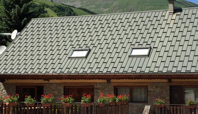 350m from shops, fitness, sauna, hammam, balcony, fireplace or stove, ski locker, 120m², Valloire