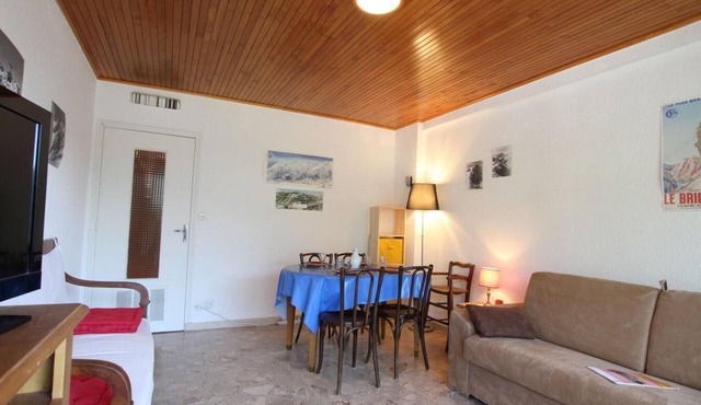 350m from ski slopes, 8th floor, balcony, parking, tv, ski locker, 53m², Serre Chevalier