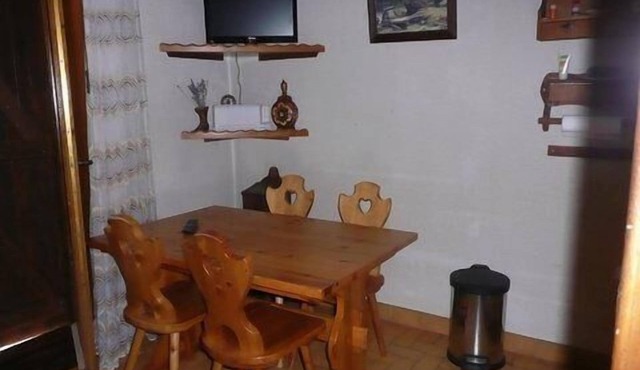 350m from ski slopes, 1st floor, balcony, parking, ski locker, 24m², Valloire