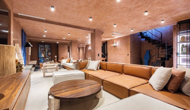 350M² Exquisite Duplex Retreat On Rue St Denis