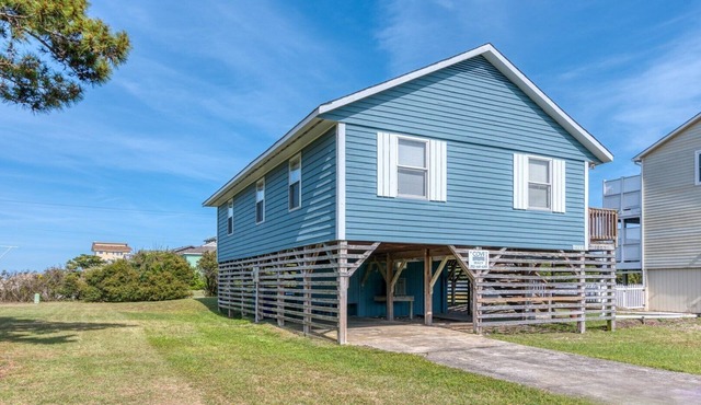 352 - South Nags Head Rental - Spacious Rooms - Short Walk to the Beach!