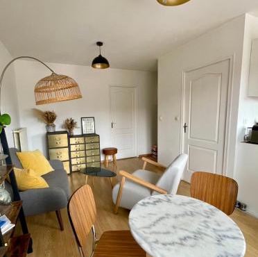 35m2 à la Madeleine: Salon, Cuisine & sdb privés