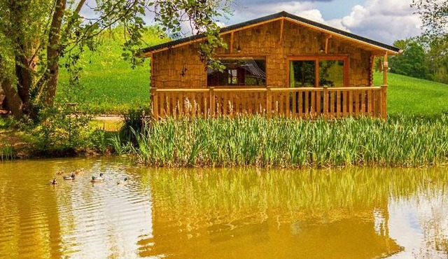 35m² Cabin with Terrace in Cessières