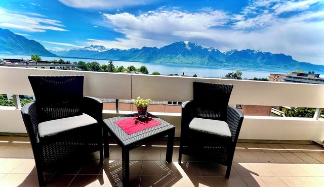 35Modern and spacious with balcony and lake view