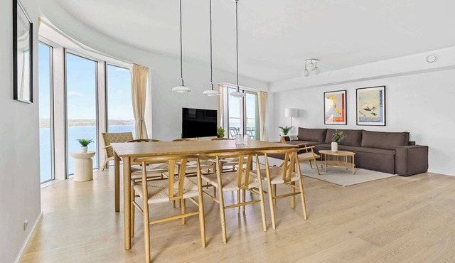 35th Floor Panorama Ocean View Apartment