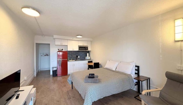 [36] ATX Studio: 1 Queen, Access to Gym & Laundry