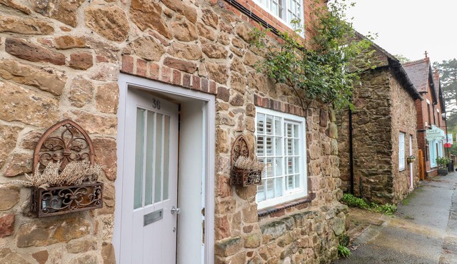 36 MAIN STREET, pet friendly, with open fire in Ticknall