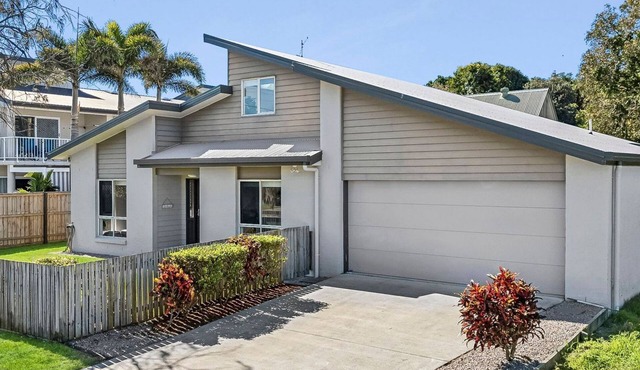 36 Petrie Avenue - Footsteps from Marcoola Beach