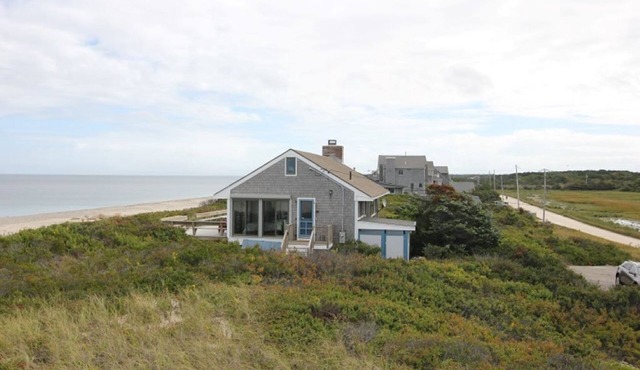 36 Salt Marsh Rd- Cozy Waterfront Cottage, Private Beach Access, Outdoor shower