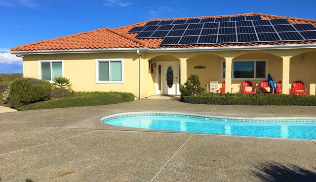 360 Degree Hilltop Vineyard Views in the Heart of the Central Coast Wine Country