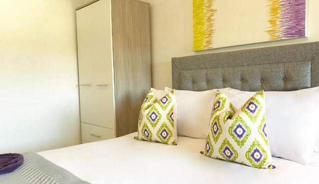 360 ME1 Sylvia Apts 04 - Modern Stylish 2 Bedroom 2 Bath Apt. 04 in Rochester