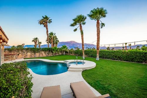 360 Mountain Views, Pool and Spa by MariamsBnb