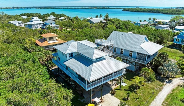 360* Views at "LGI Paradise" ~ Screened Porch w/Hot Tub, Golf Cart included