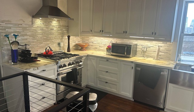 3600 sq. ft BIG FUN Spacious 5-bedroom condo in charming Indianapolis. GAMES