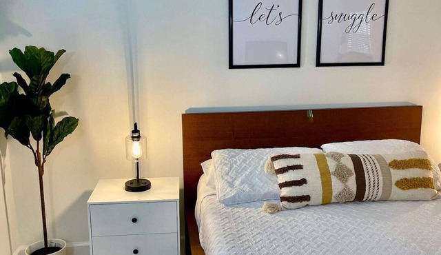 360A - Boca Retreat w/Pool, Parking, Near Evert Tennis & Shops