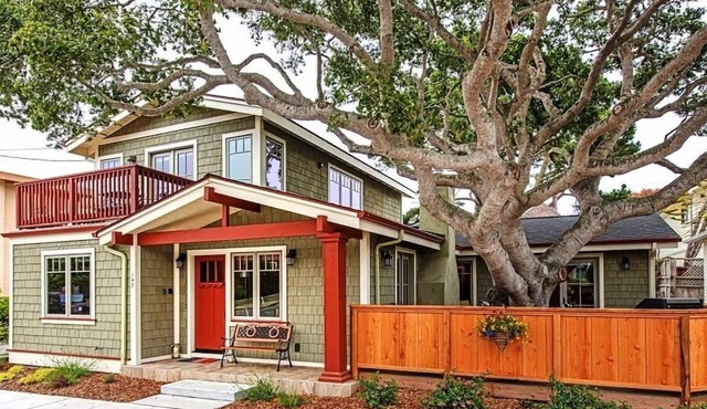 3646 Seashore Retreat ~ Walk to the Beach and Town